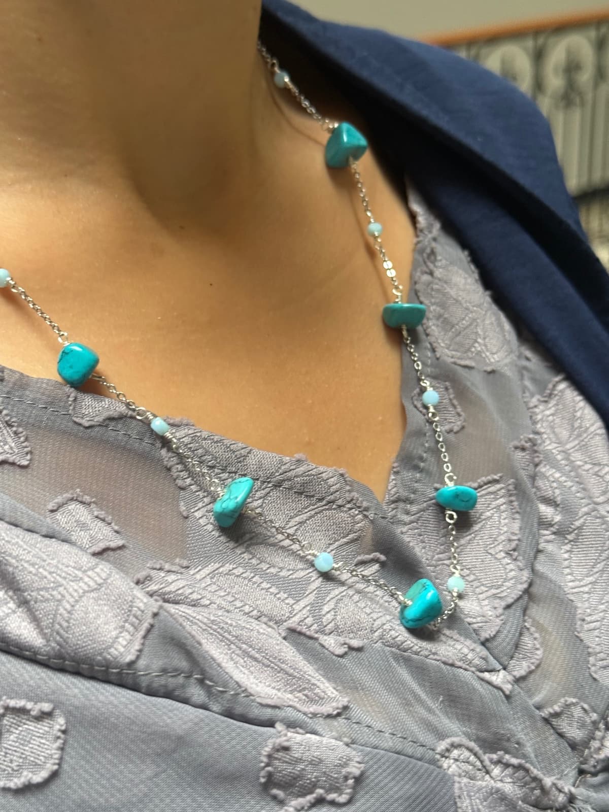 Chaîne délicate en cristal et turquoise teintée ✨